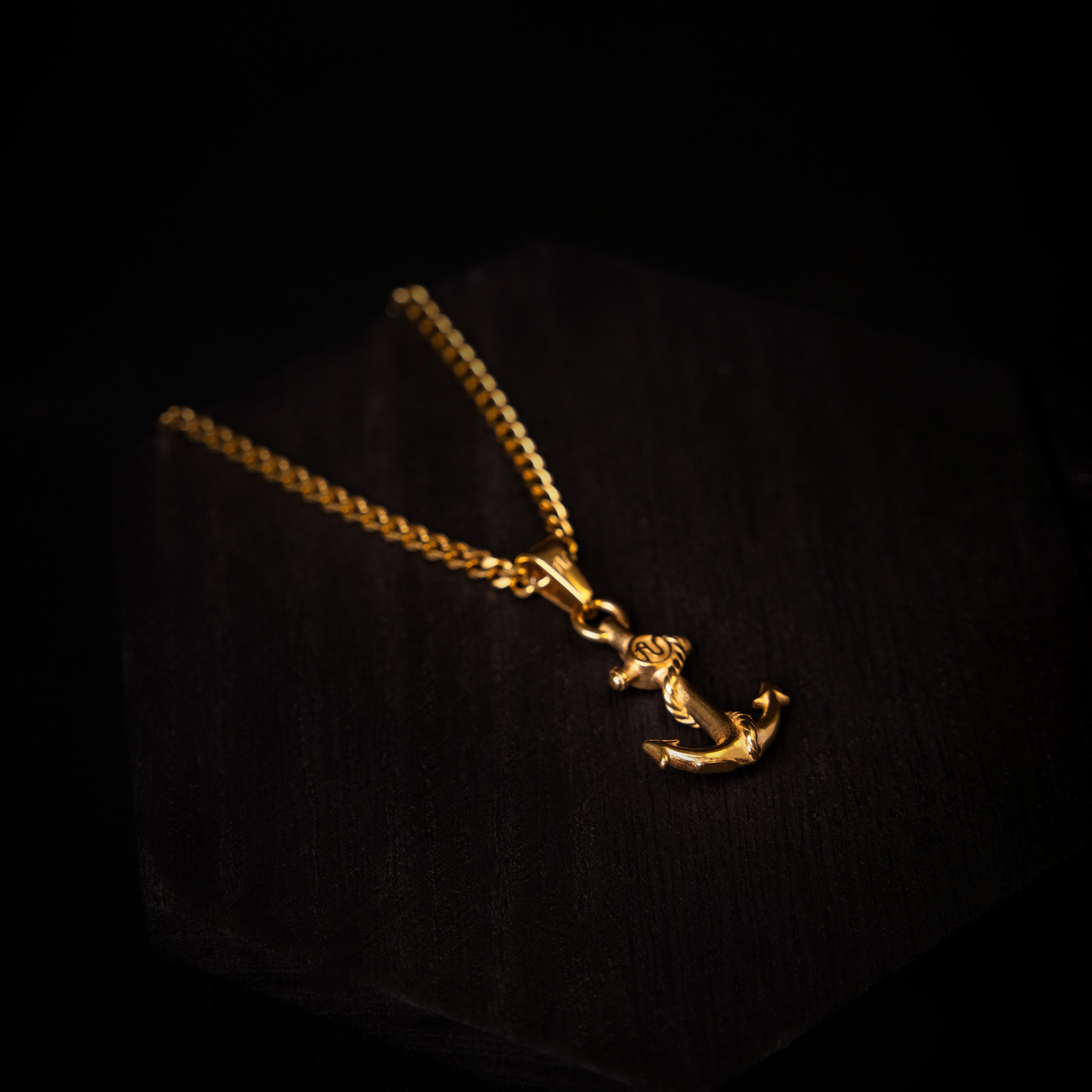 anchor necklace gold